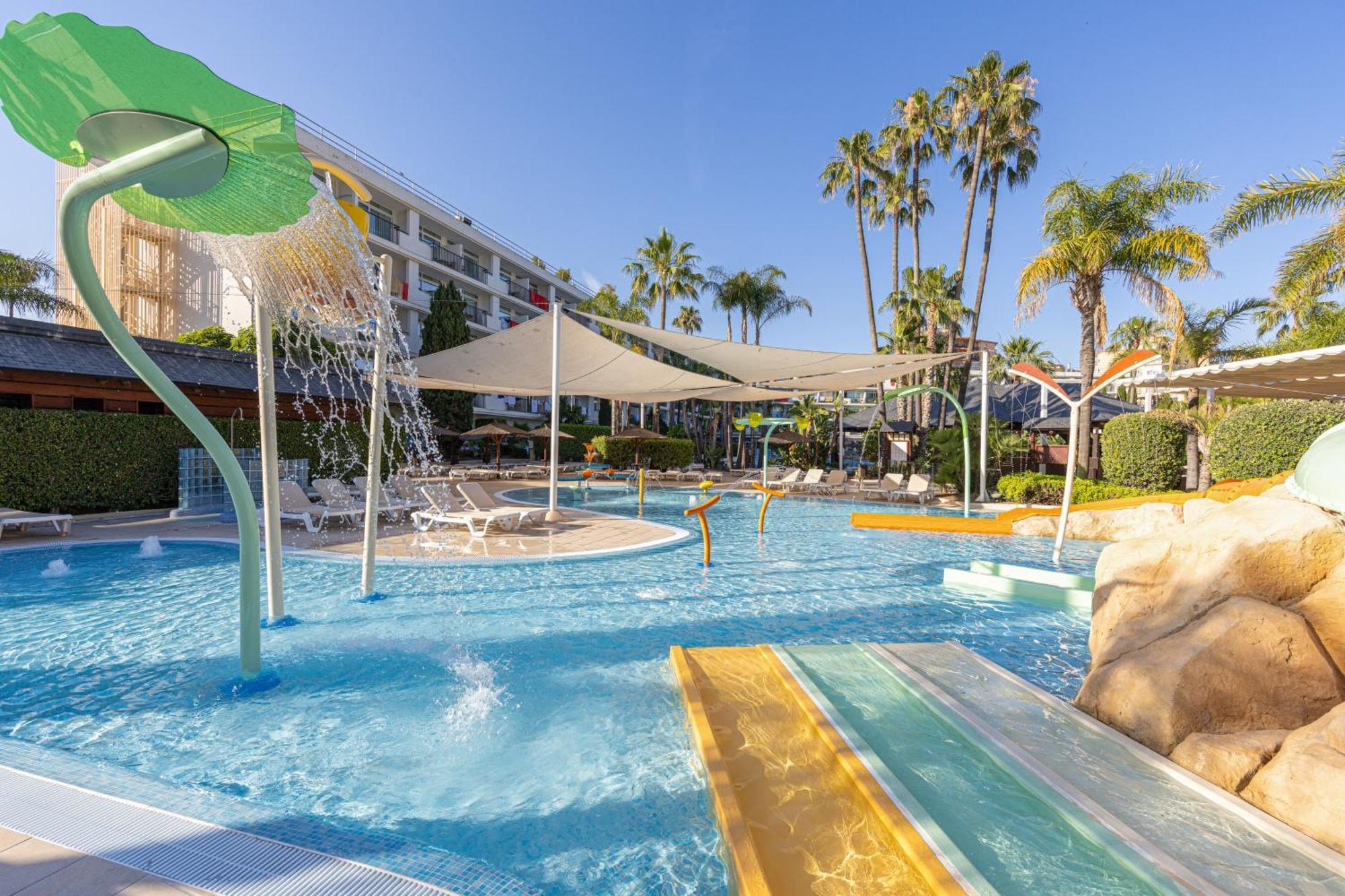 Sol Family Suite Splash View (2 Adults + 3 Children)
