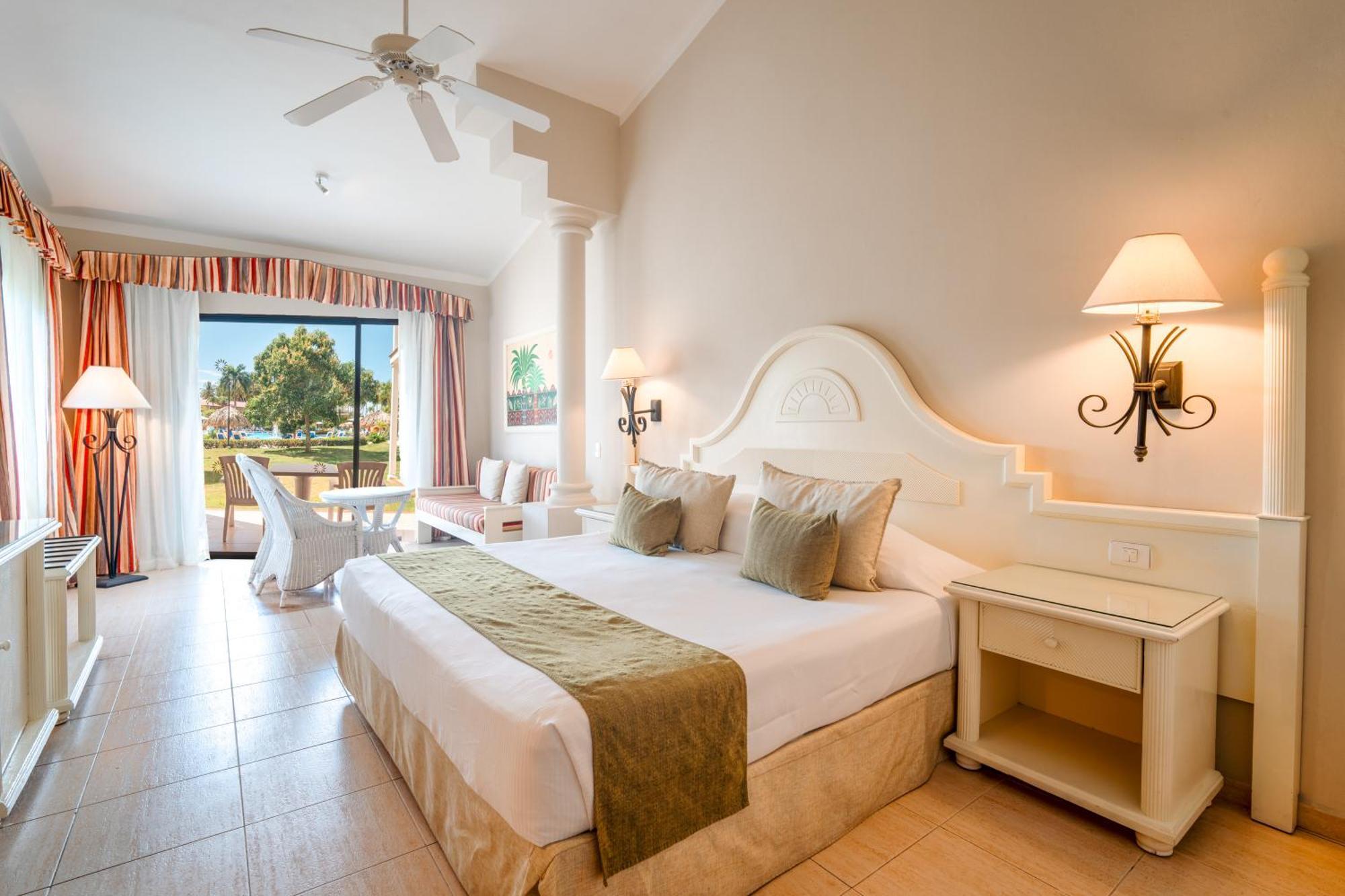 1 King Bed Ocean Front Junior Suite SGL