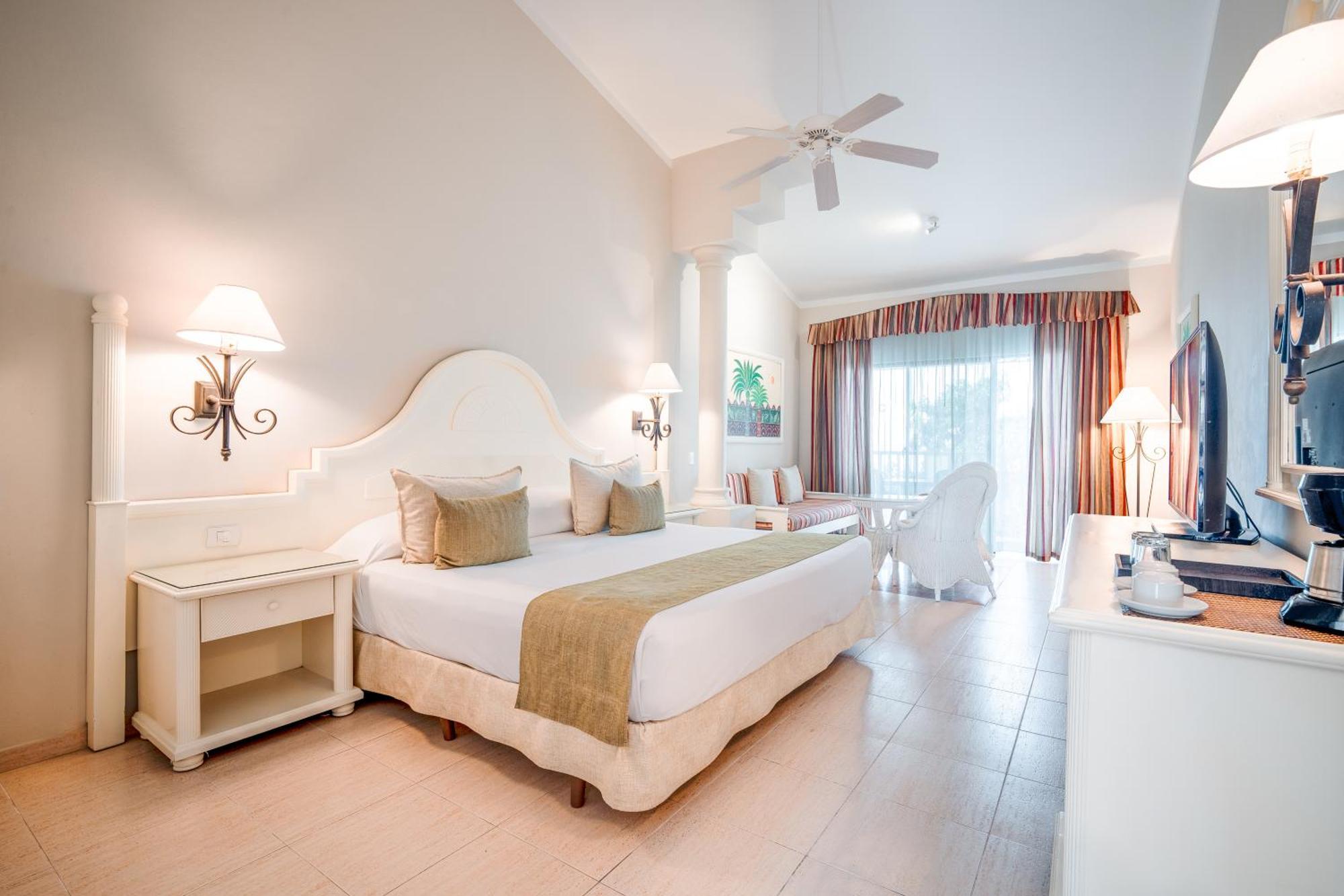 1 King Bed Ocean Front Junior Suite SGL