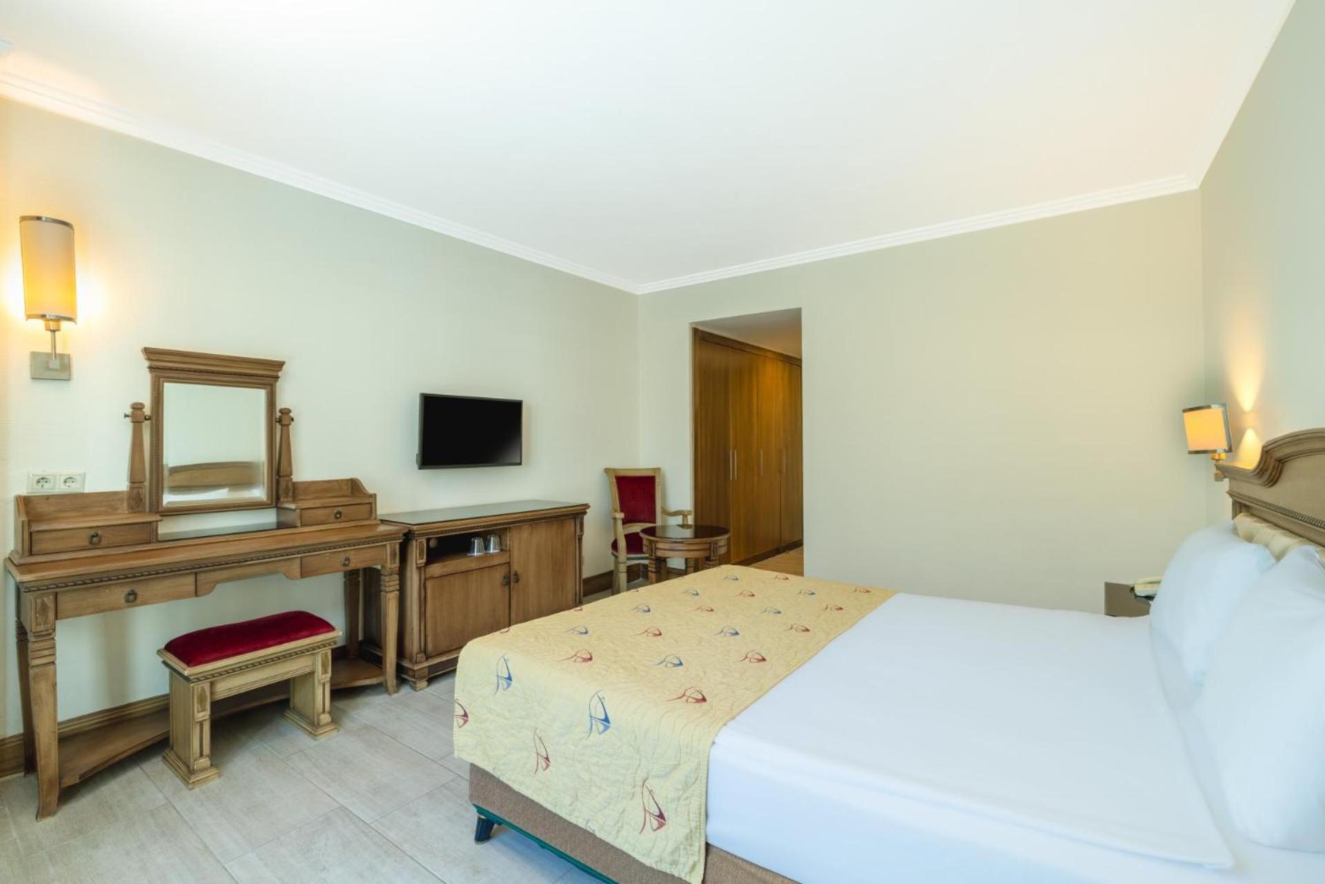 Double or Twin Room Side Sea View