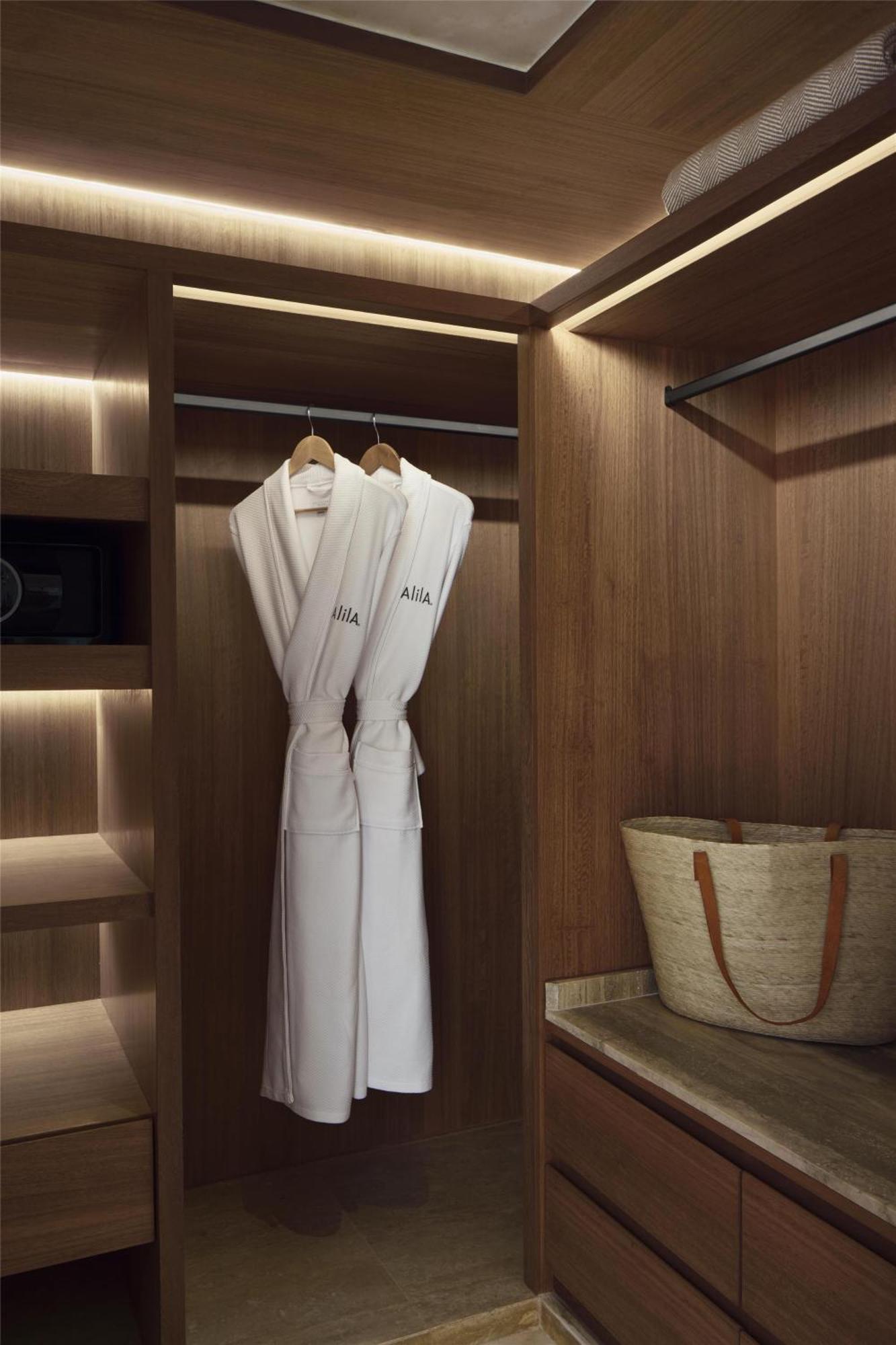 Lagoon Skyview Suite Plunge Pool