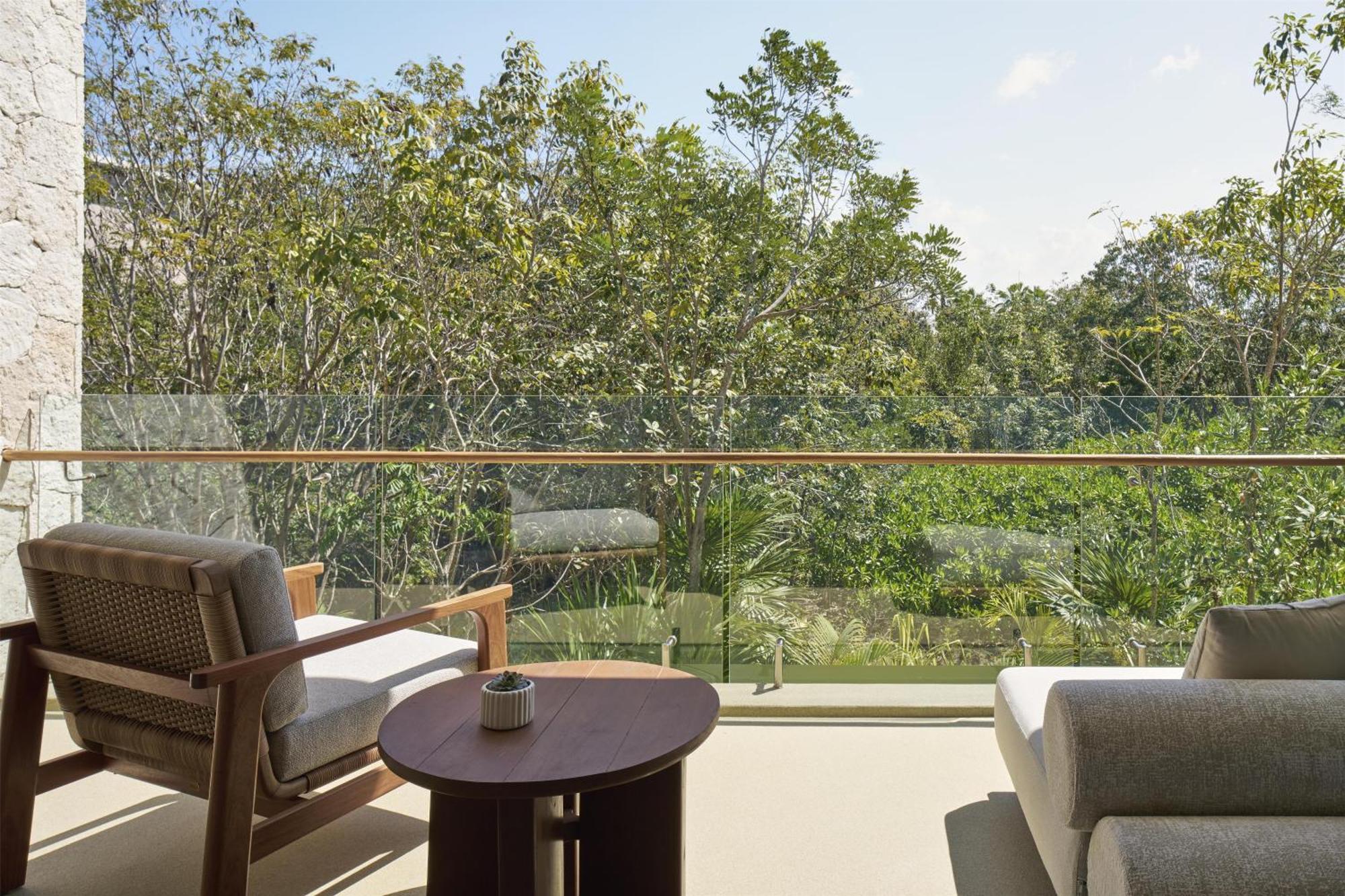 King Room Beach Area