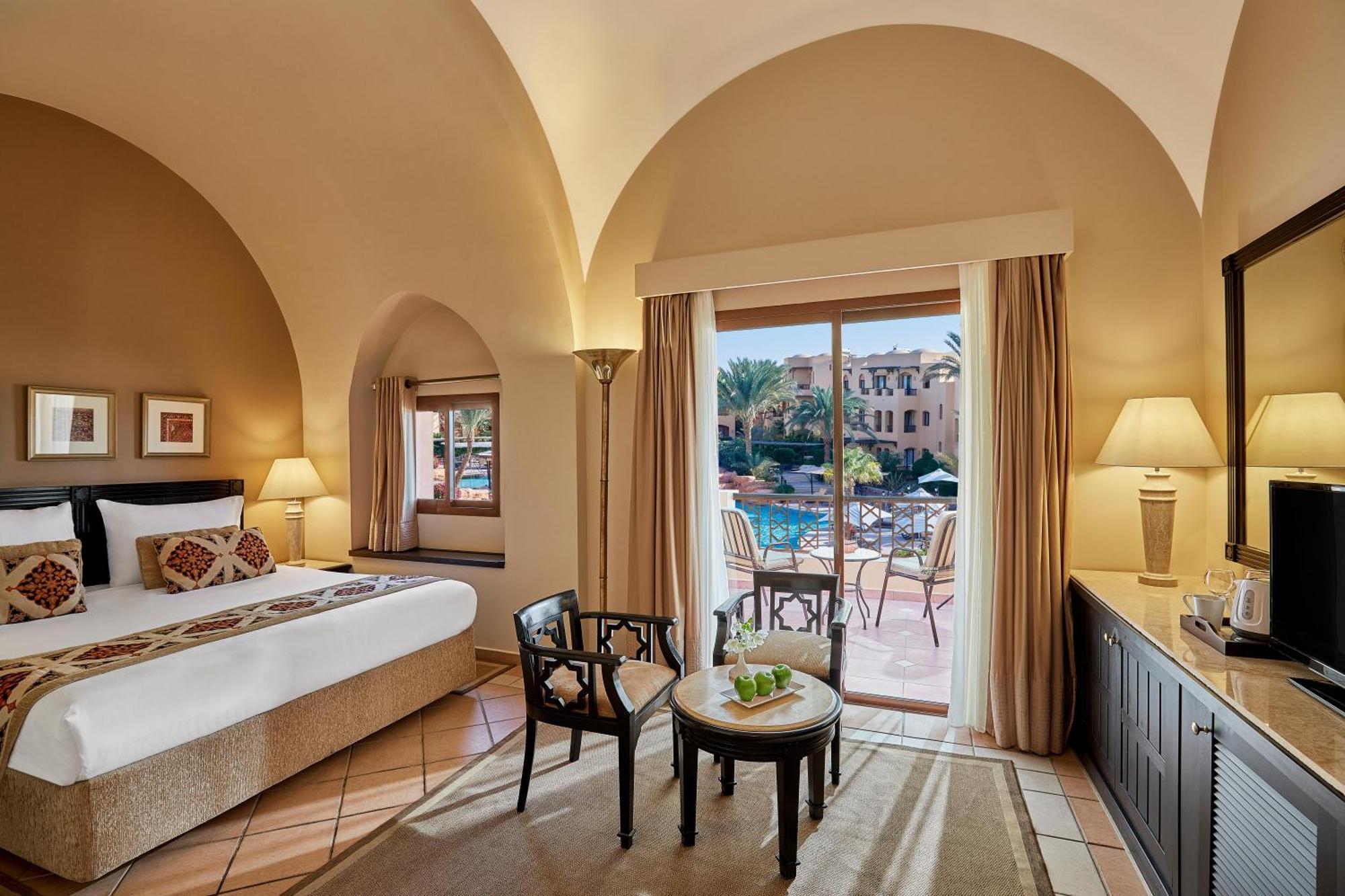 Superior Zimmer mit Queensize-Bett oder 2 Einzelbetten und Poolblick