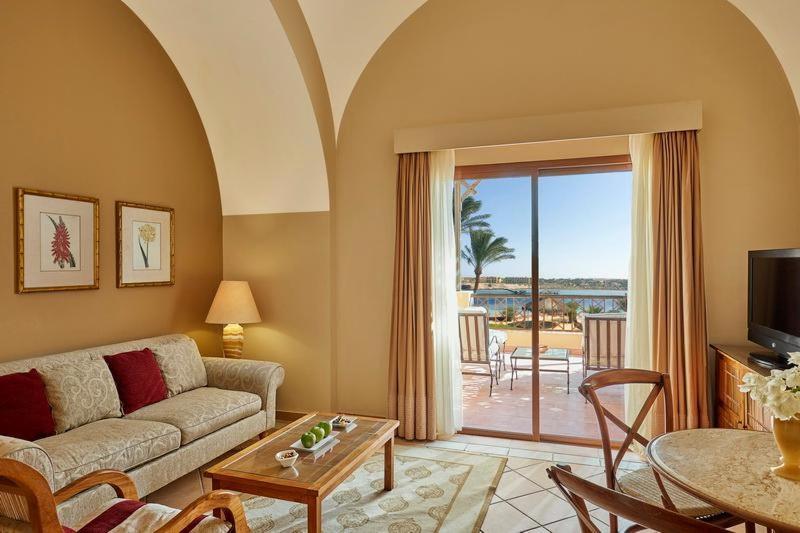 Junior Suite Queen Bed Pool or Sea View