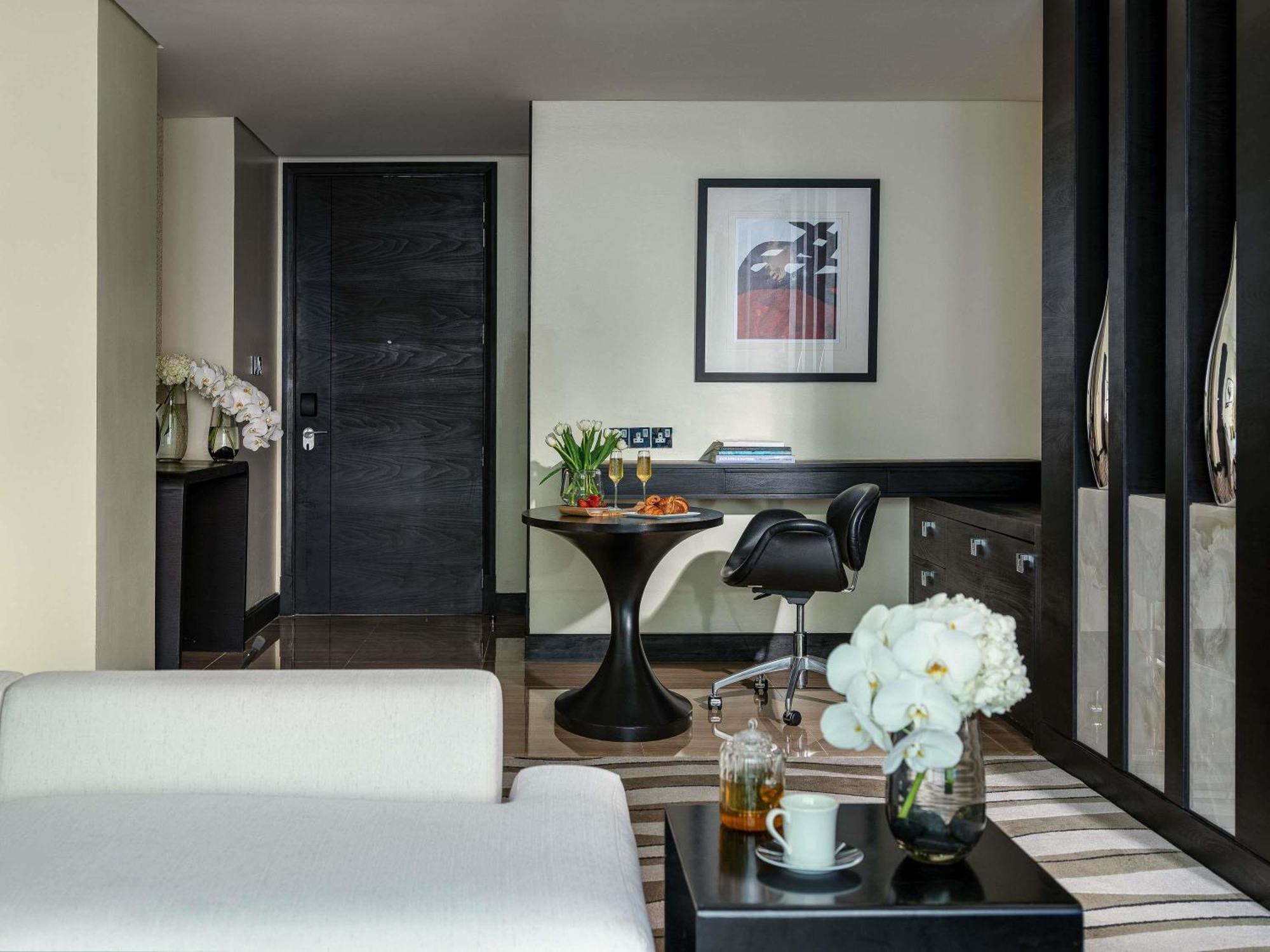 Opera King Suite Club Millésime Access Sea or City View