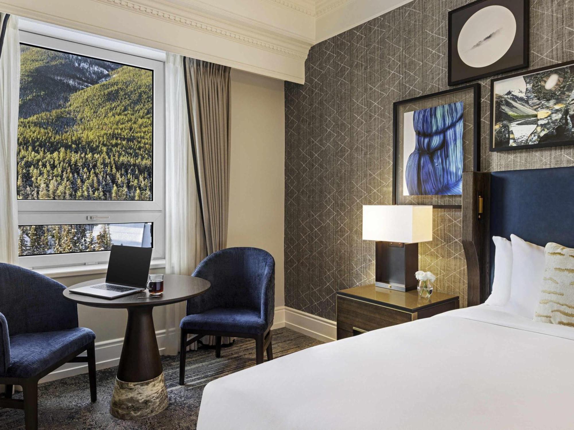 Fairmont 1 Queen Room