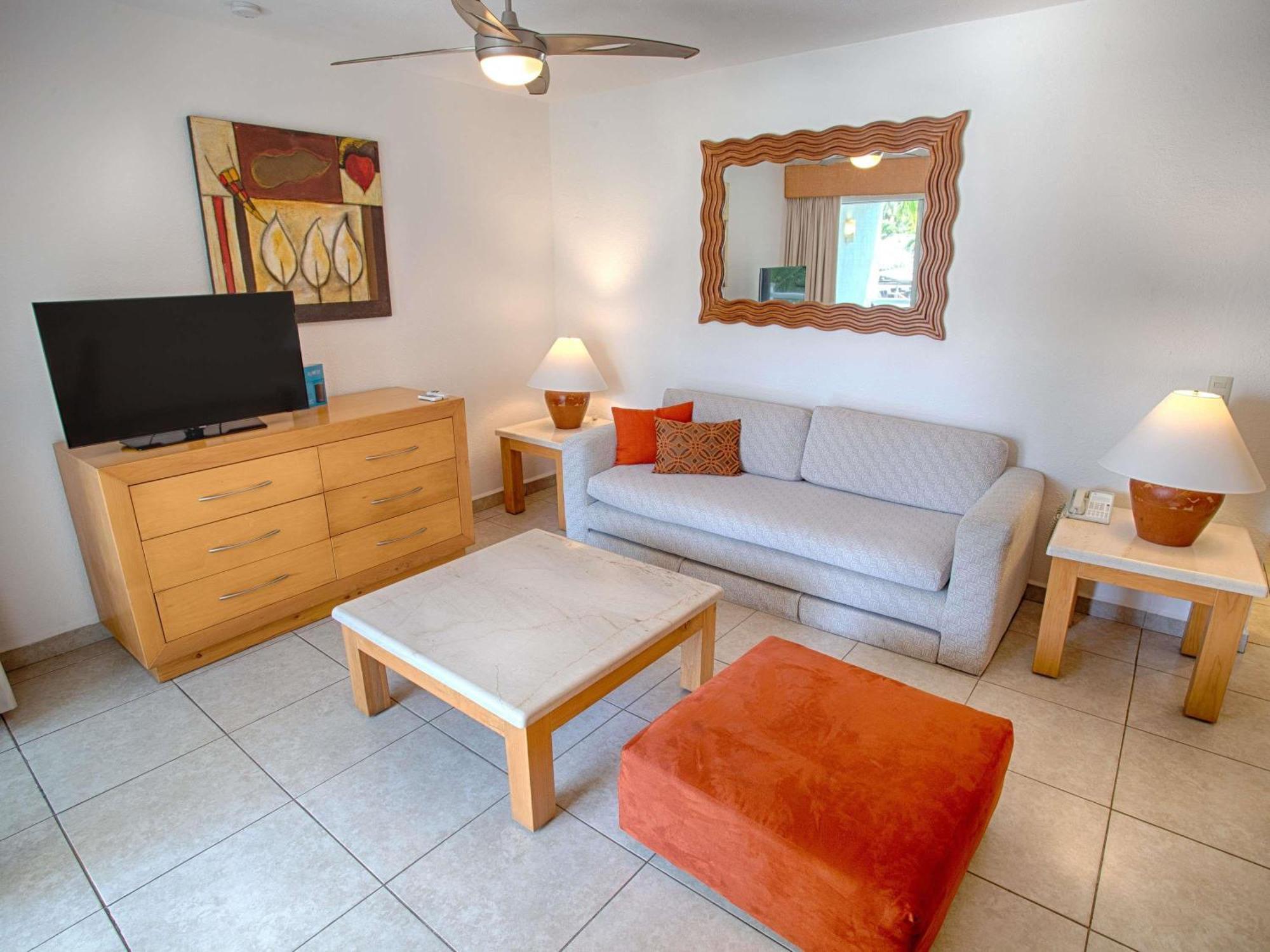 Two-Bedroom King Suite Sofa Bed Balcony Three Bathrooms