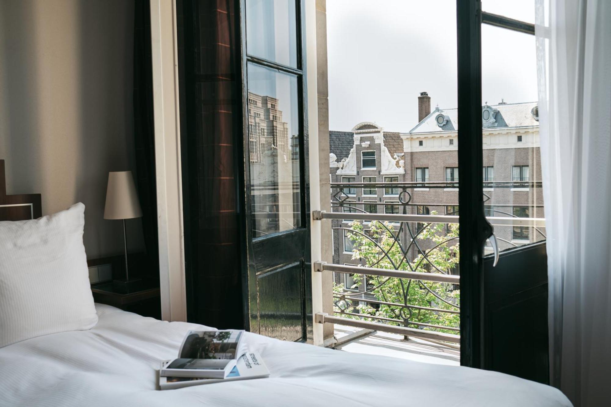 Comfy room canal view