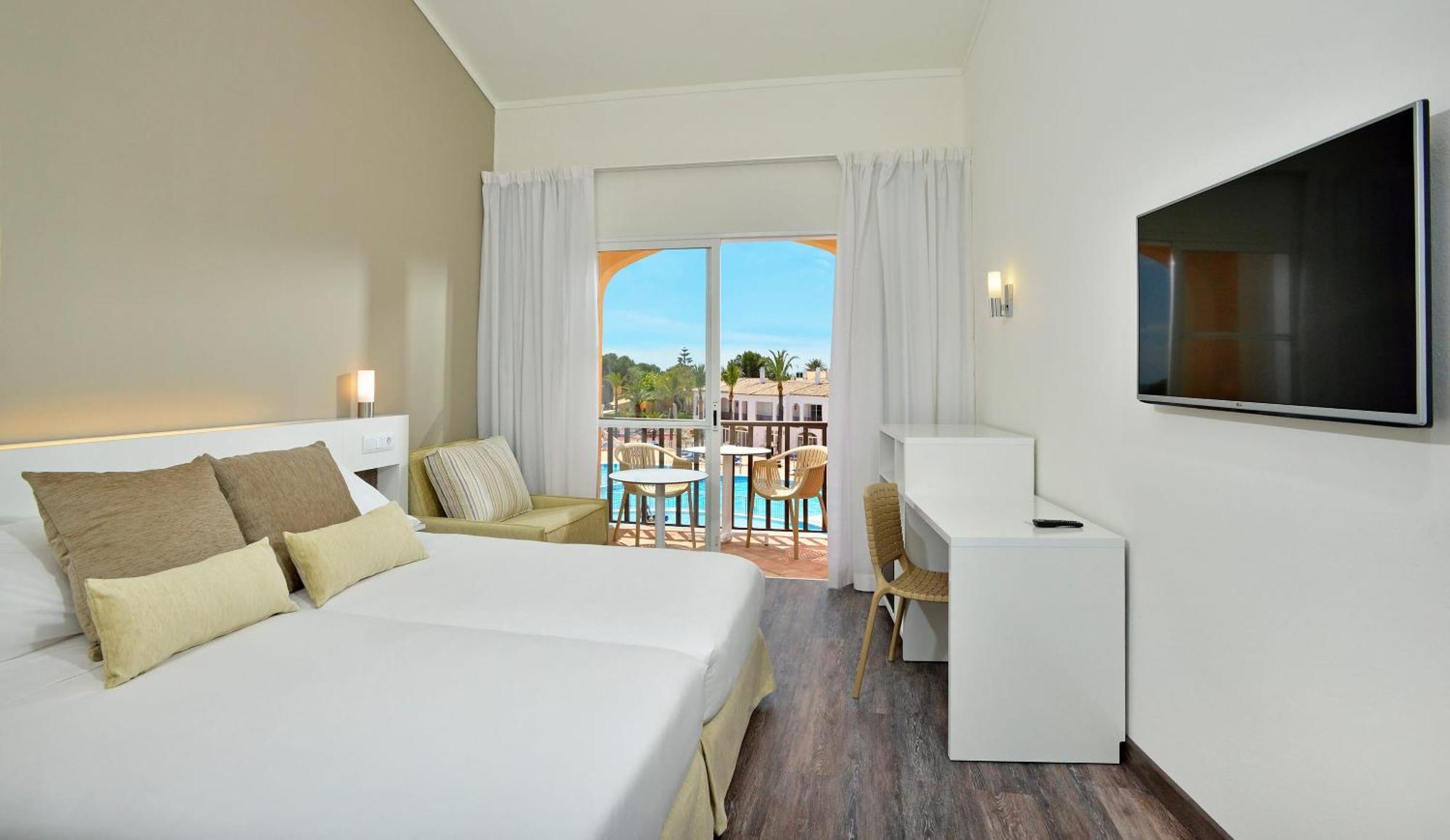 Sol Room Pool View