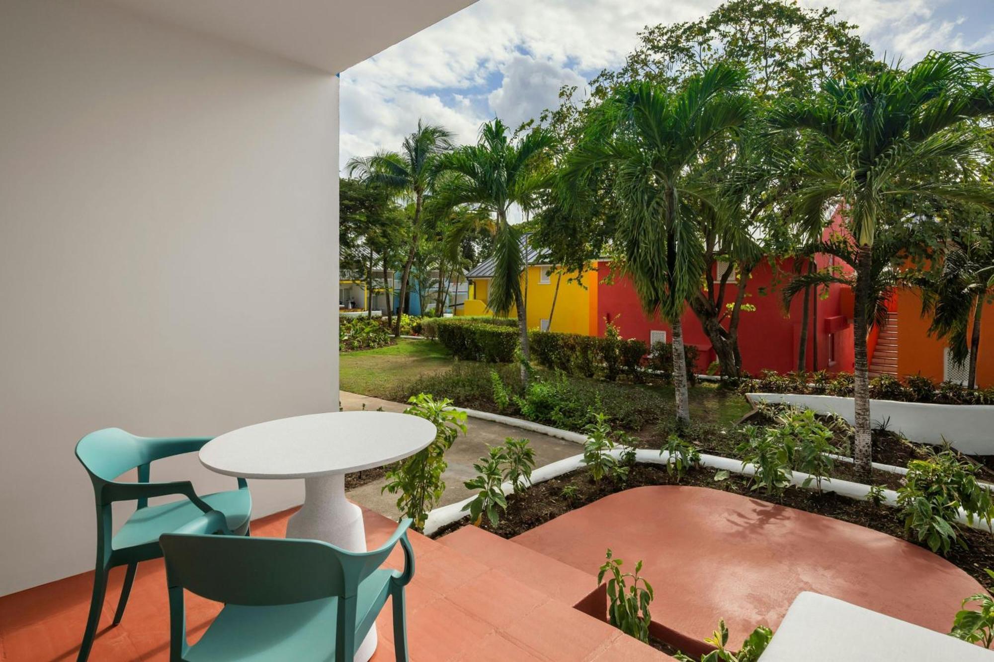 Pool Garden View Room Guest room