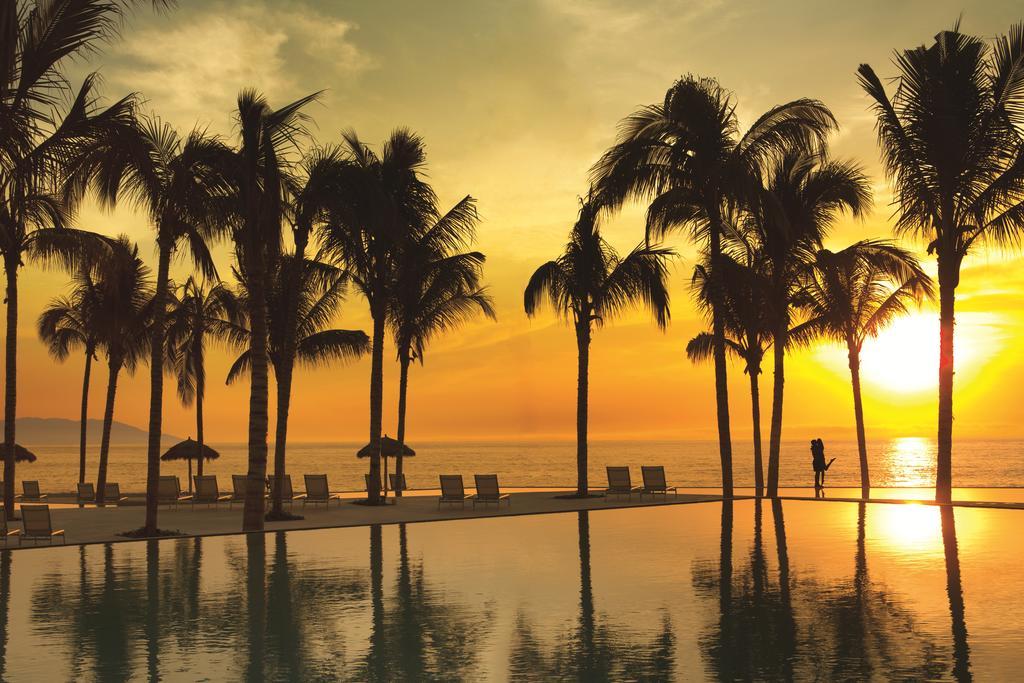 Preferred Club Master Suite Swimout Garden View
