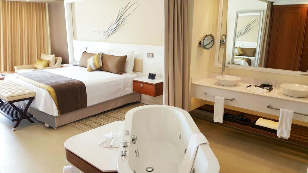 Luxury Penthouse One Bedroom Suite Ocean View Terrace Jacuzzi Diamond Club,435766722:JPEG