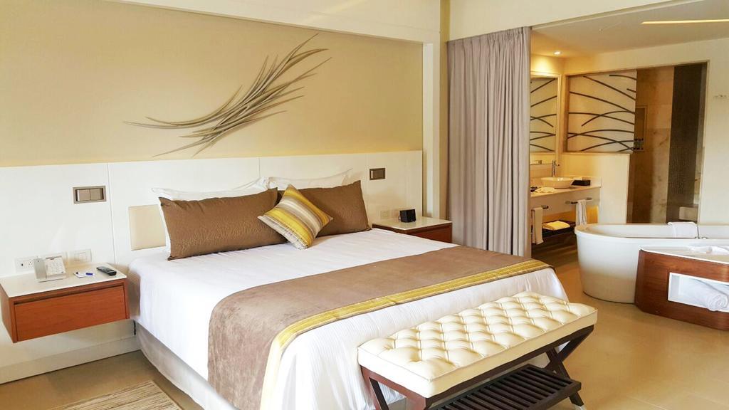 Luxury Junior Suite Swim Out Diamond Club,435689175:JPEG