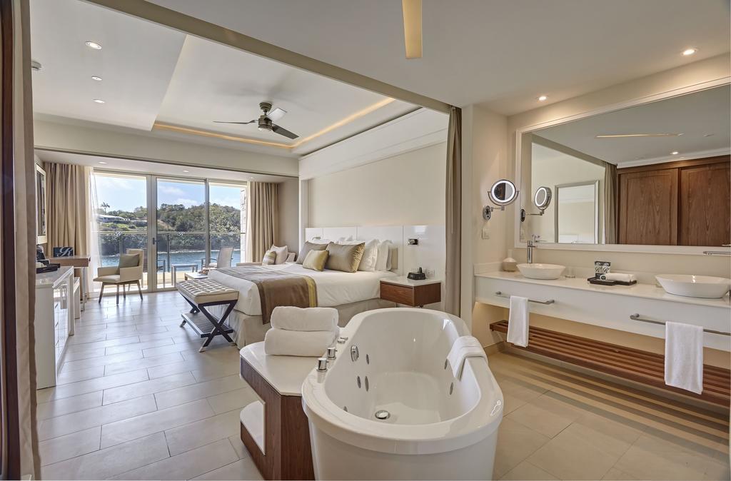Luxury Junior Suite Ocean View Diamond Club