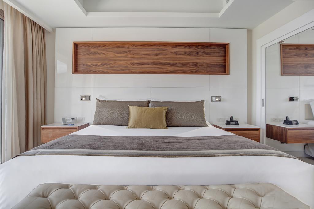 Luxury Chairman Two Bedroom Suite Ocean Front Swim Out Diamond Club,435797502:JPEG