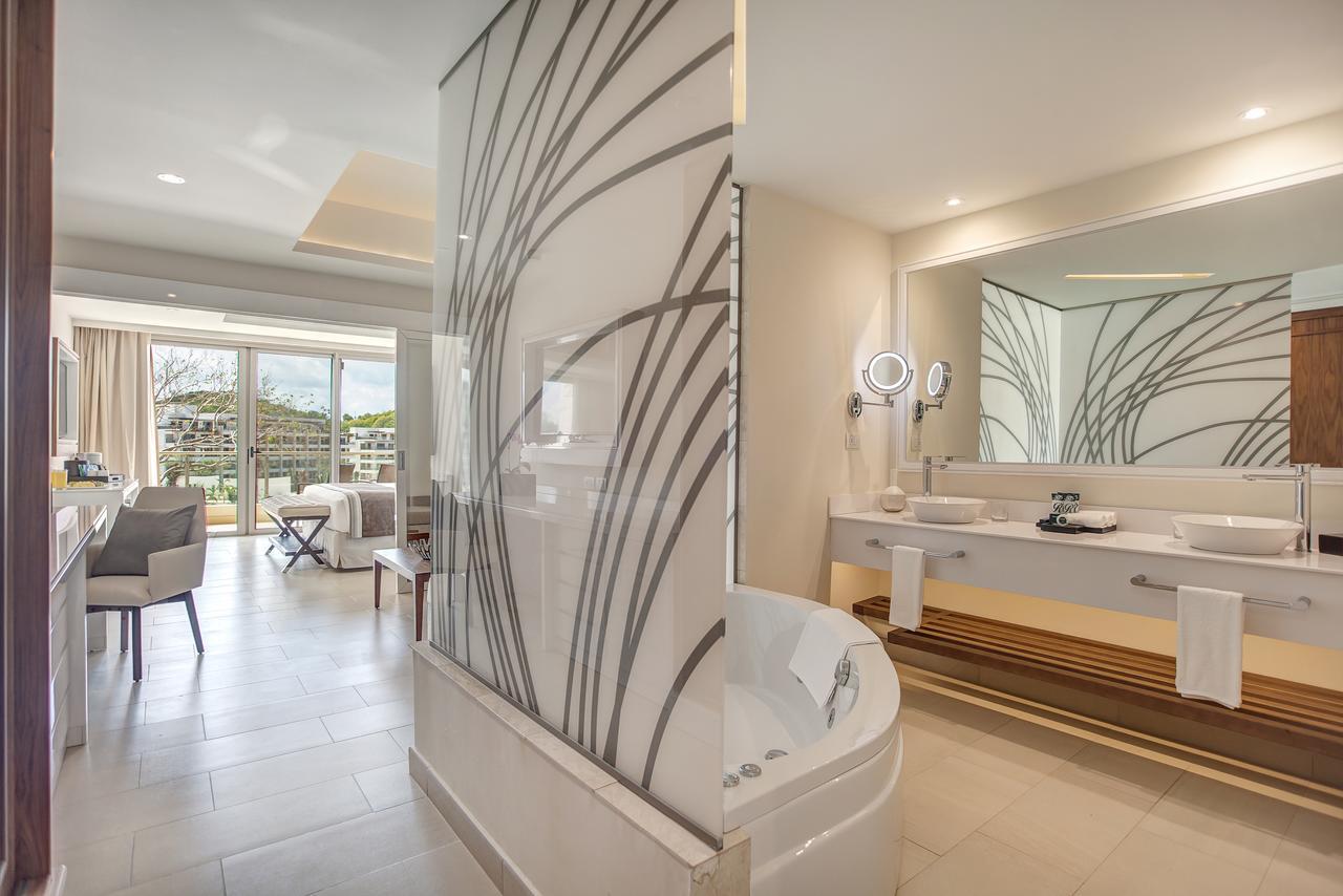 Luxury Family Suite ocean view Diamond Club