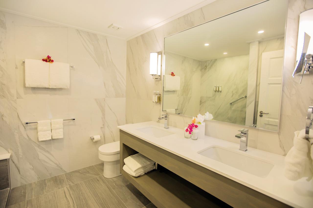 Deluxe One-Bedroom Suite