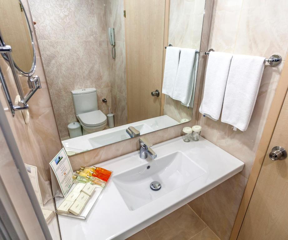 Standard Double or Twin Room with Land View(2 Adults+1 Child)