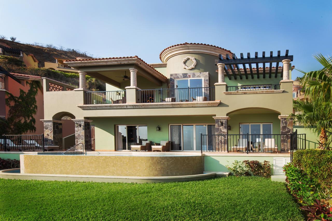 Three-Bedroom House,630810417:JPEG