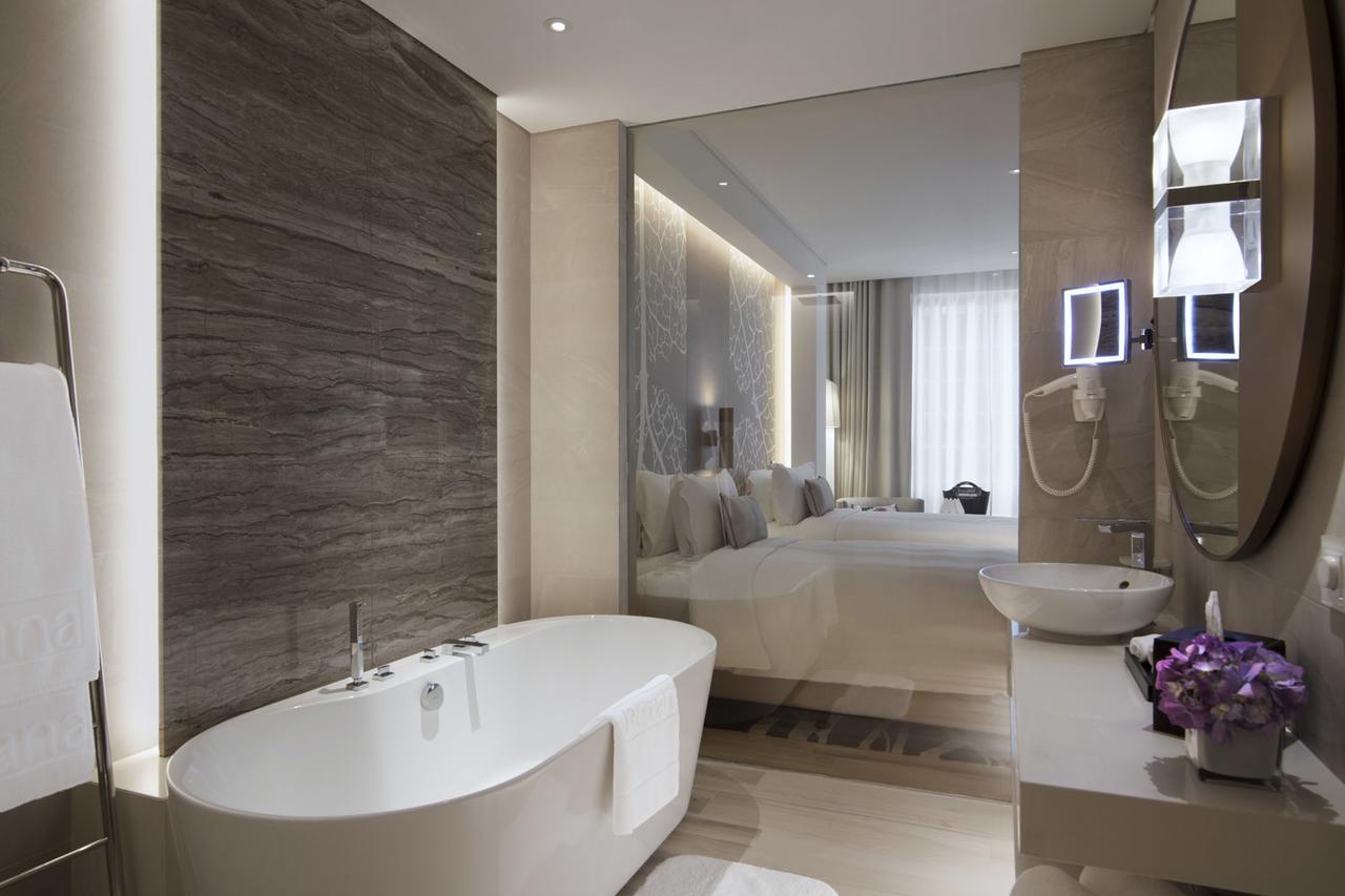 Family Connecting Rooms King Twin Beds F&B
