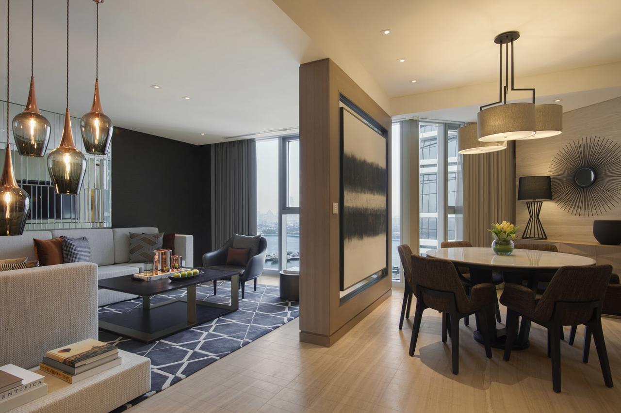 Spacious Creek Side One Bedroom Suite F&B