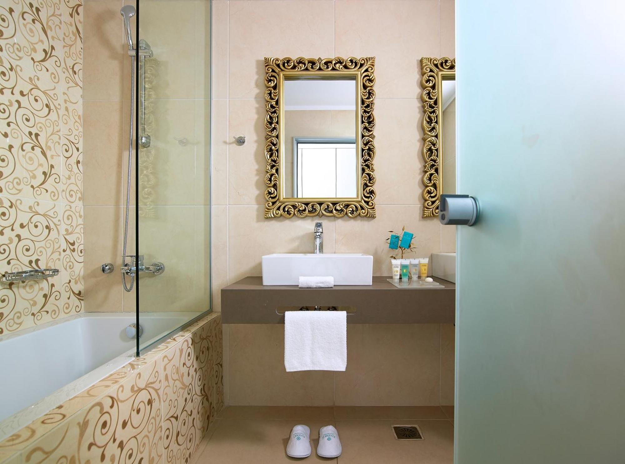 Grand Family Suite 2-Βedrooms Sharing Pool