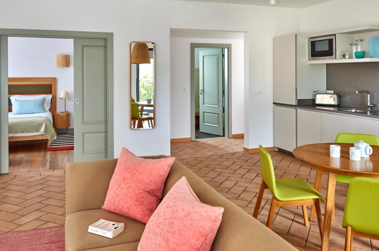 One-Bedroom Apartment,1279566907:JPEG