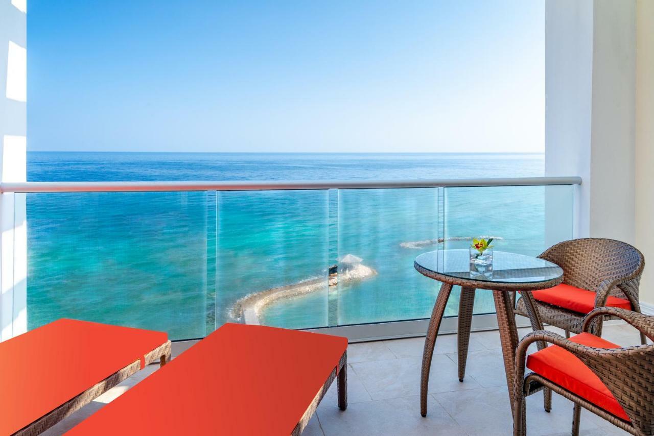Ocean Front Premium Junior Suite King