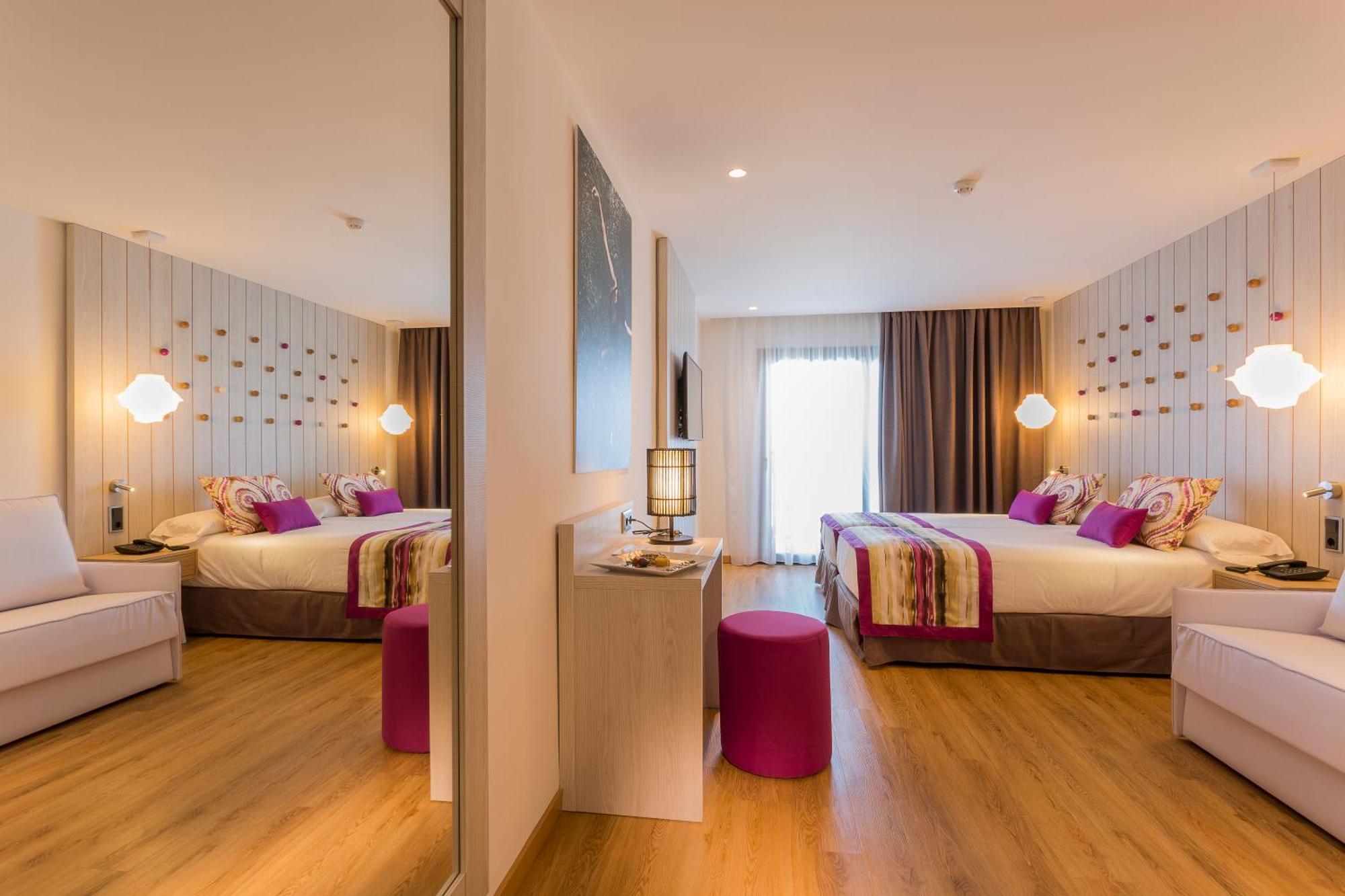 Superior Double Room Poolside,1288332361:JPEG