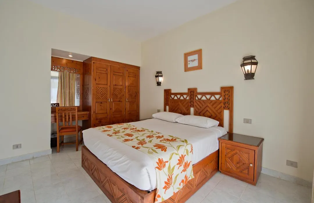 Amphoras Beach-1