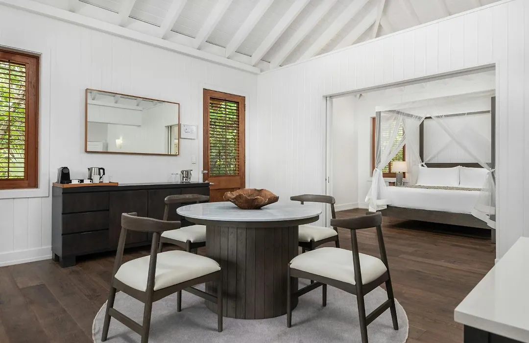 Como Parrot Cay-1