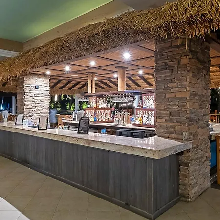 Coconut Bay Beach Resort & Spa All Inclusive-3