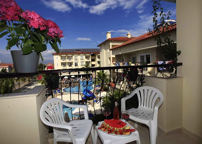 Sun City Apartments & Hotel Side